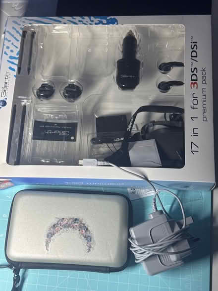 Photo of free Nintendo dsi case original charger (West drayton UB7) #1