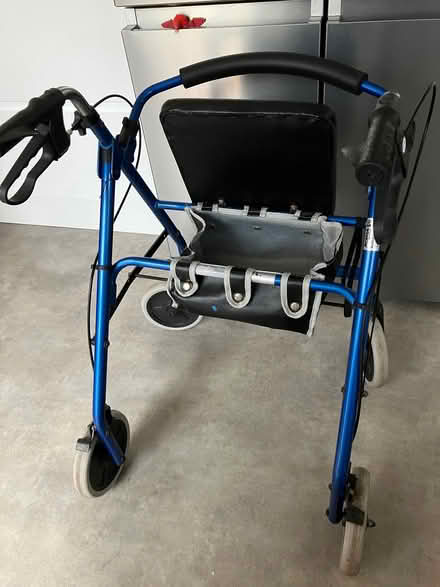 Photo of free Four-wheeled Walker with seat (Chalkhouse Green RG4) #2