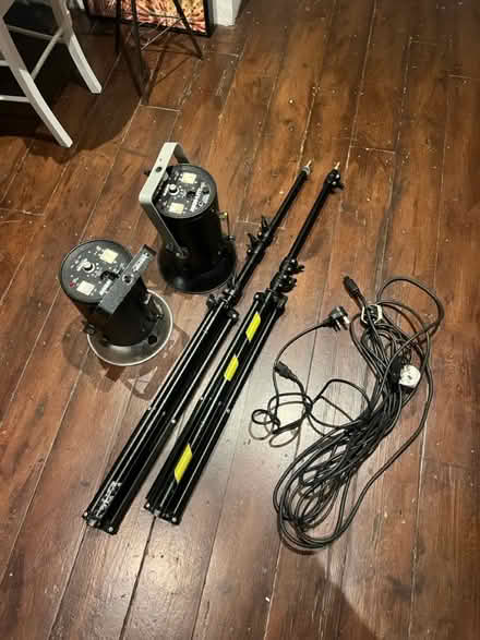 Photo of free Bowens monolith 400Ex2 with stands (Hove BN3) #1