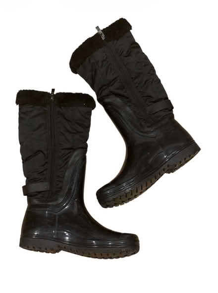 Photo of free Henry Ferrara Woaman’s Boots (Brooklyn Storage) #1