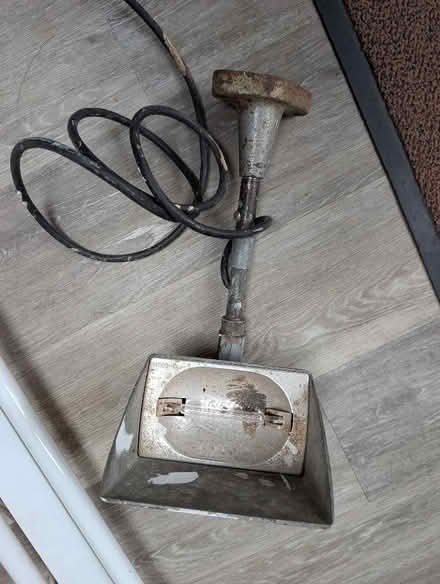 Photo of free 2 halogen lights & bulbs (Woodley RG5) #1