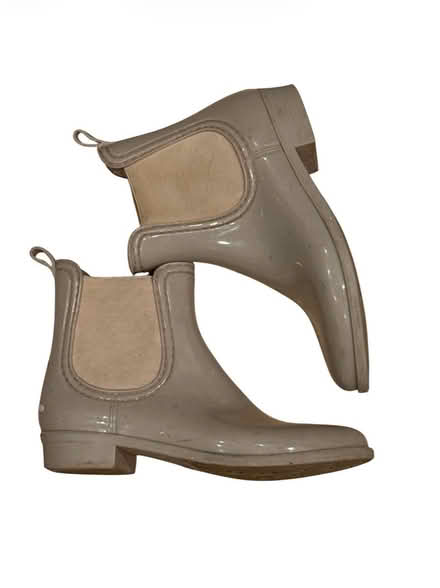 Photo of free Woman’s Rain Boots (Brooklyn Storage) #1