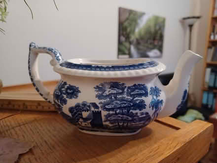 Photo of free English china teapot without lid (near Britannia Plaza) #2