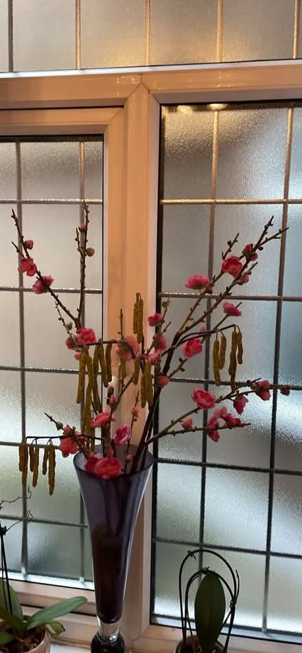 Photo of free Vase and artificial flowers (BR3) #1