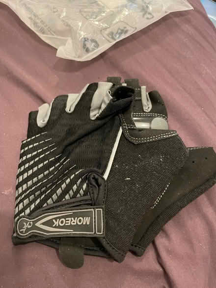 Photo of free Fingerless sport gloves (Wandsworth SW18) #2