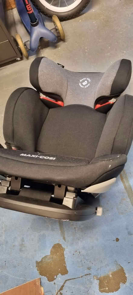 Photo of free maxi-cosi isofix car seat (Minchinhampton GL6) #1