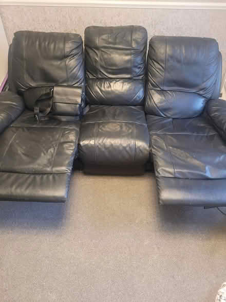 Photo of free Settees (SG5) #4