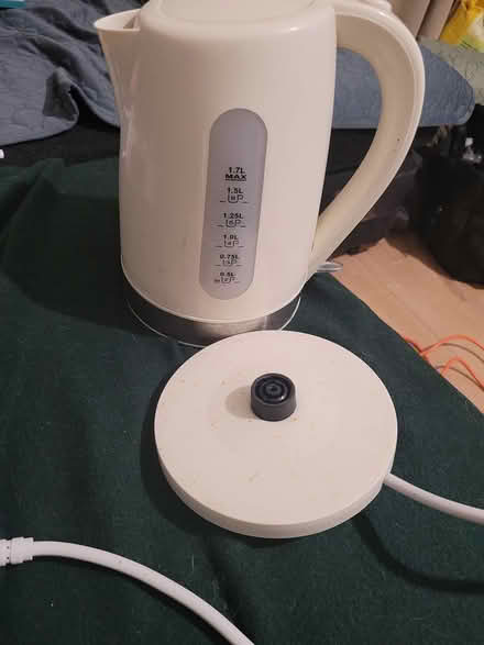 Photo of free Kettle, flat white towel rail (Morden SM4) #1