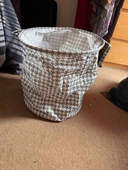 Photo of free Grey Houndstooth Laundry Basket (Hemel Hempstead HP2) #1
