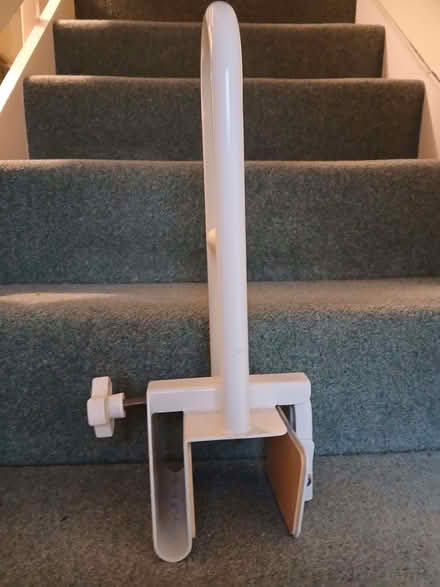 Photo of free bath handrail (Palmer Park RG1) #1