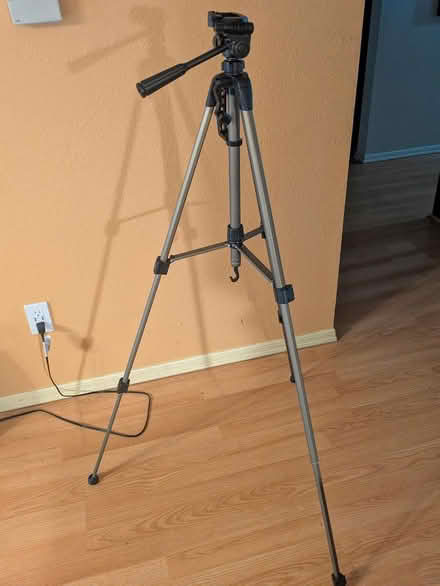 Photo of free Dolica ST300 Tripod (Snohomish / Mill Creek) #1