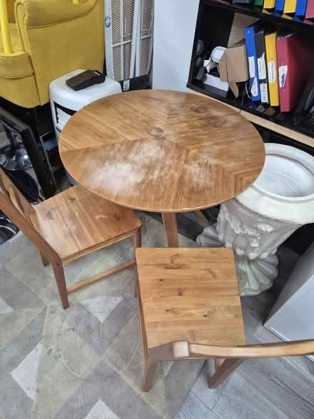 Photo of free Round dining table with chairs (W1h 1ju) #1