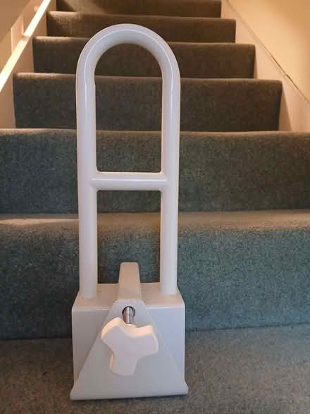 Photo of free bath handrail (Palmer Park RG1) #2