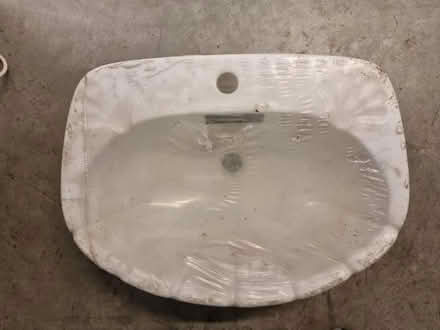 Photo of free White Bathroom Cloakroom Sink (SW11 3SJ) #2