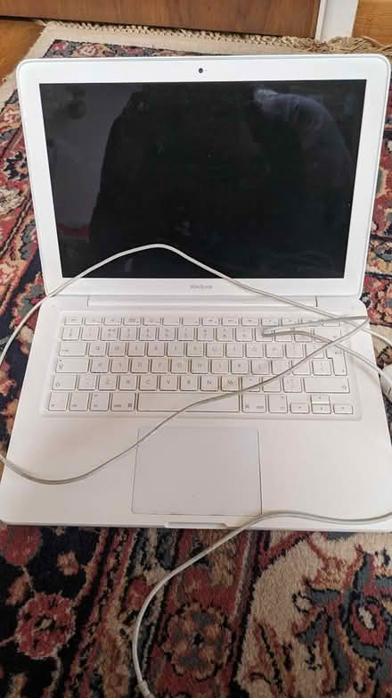 Photo of free Apple MacBook, circa 2010 (Bs25 1bg) #2