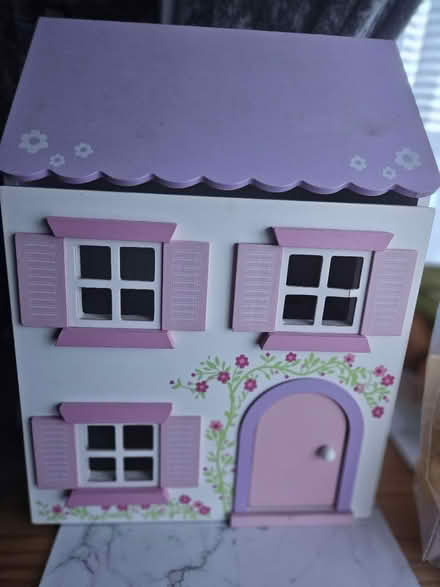 Photo of free Small dolls house (Willaston CH64) #1