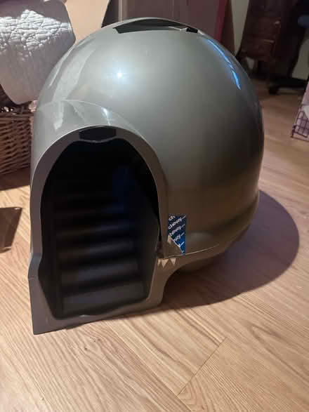 Photo of free Covered litter box (NE Seattle) #1