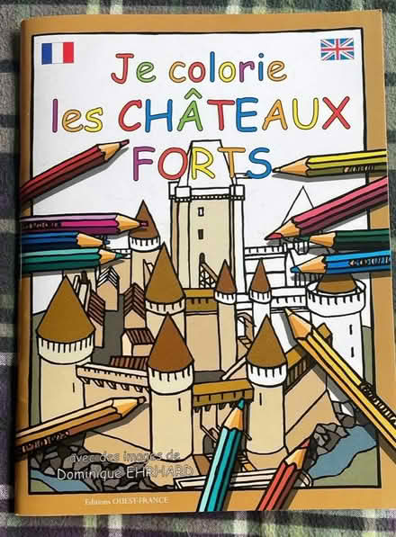 Photo of free French Language Colouring In Book ~ Castles (Kempston MK42) #1
