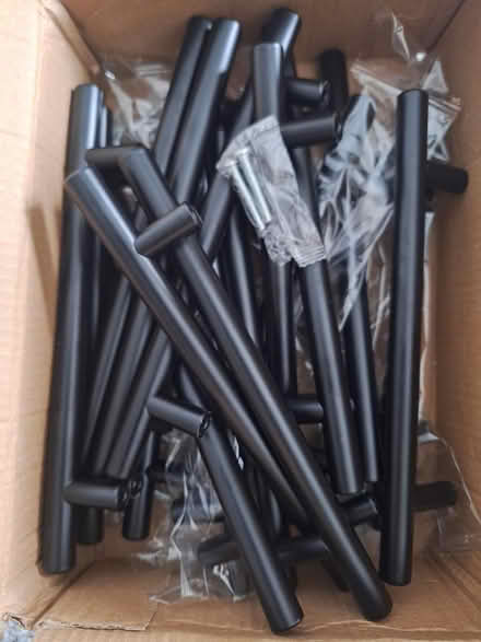 Photo of free 19 x kitchen cupboard handles (HA3 Kingsbury/Kenton) #1