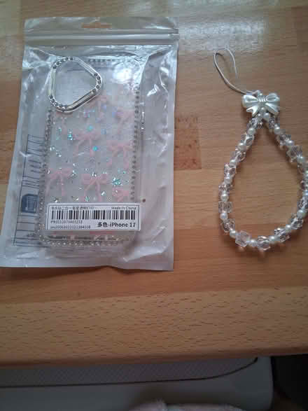 Photo of free I phone 17 phone case an phone charm (Bulwell NG6) #1