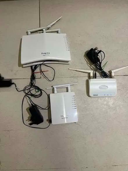 Photo of free Router and extenders (Earls Court SW10) #1