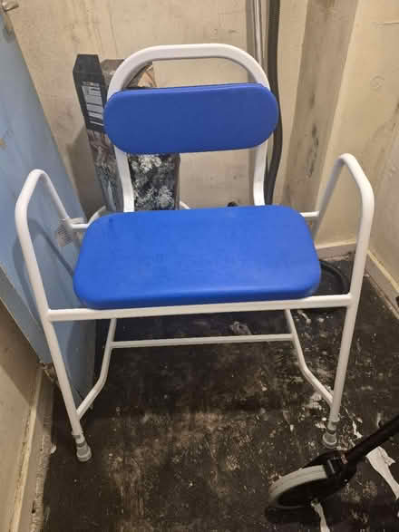 Photo of free Wide perching chair (Meanwood ls7) #1