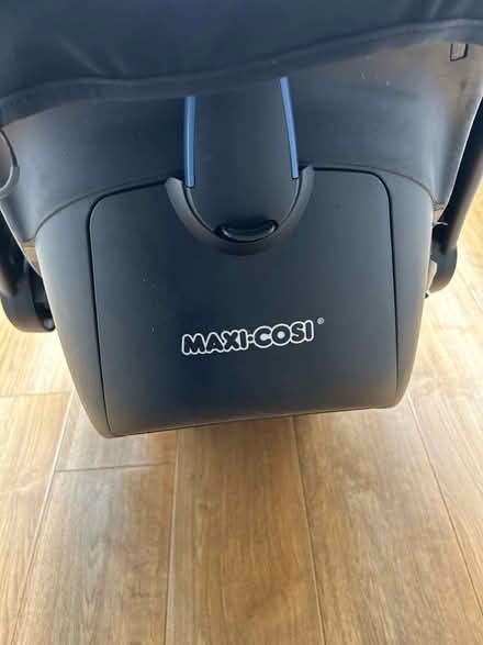 Photo of free Isofix and baby seat (Mottingham SE9) #3