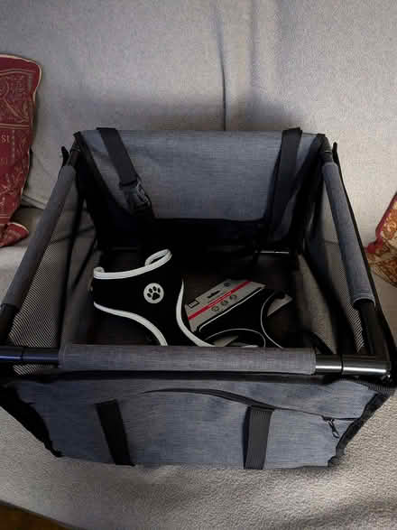 Photo of free Dog car booster seat & 2 dog harness' (Llangefni LL77) #1