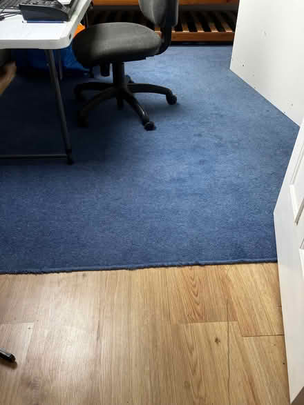 Photo of free Blue large rug (Walton Manor OX2) #1