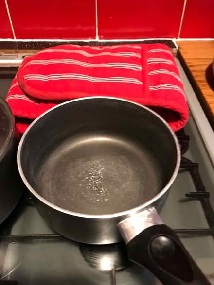 Photo of free Kitchen pots and kitchen gloves (Tottenham Hale N17) #2