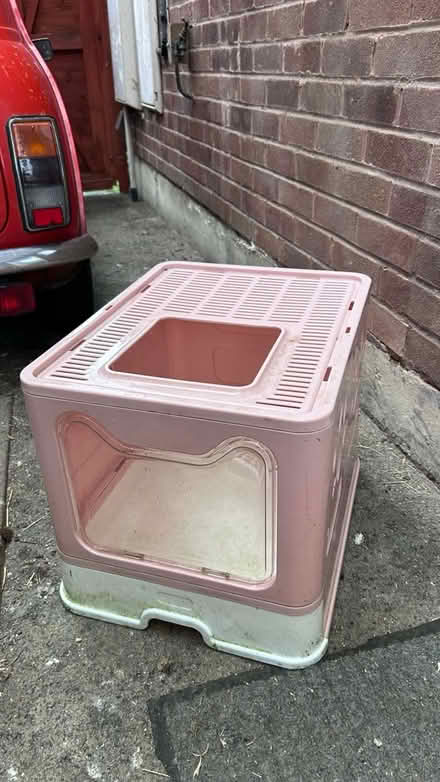 Photo of free Large covered cat litter tray (Ilkeston DE7 DE7) #1