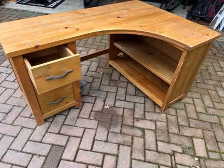 Photo of free Desk (woking) #2