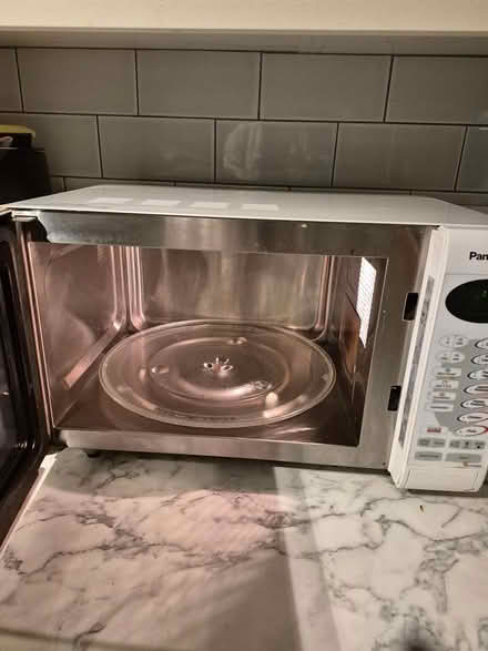 Photo of free Panasonic microwave (Ellesmere Port CH66) #2