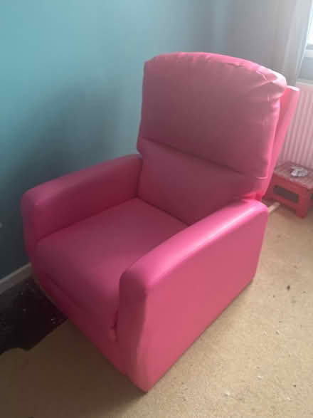 Photo of free Pink recliner (Coup Green PR5) #2