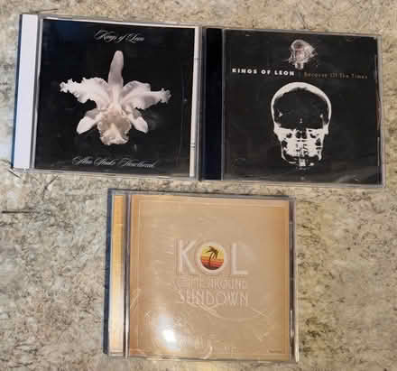 Photo of free 3 Kings of Leon CDs (Welling DA16) #1