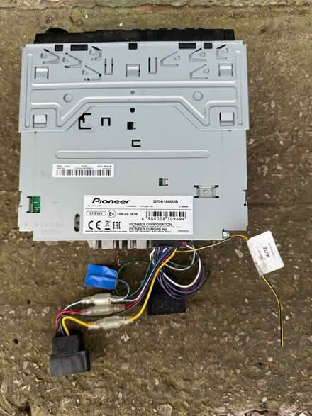 Photo of free Car CD Player/Radio with USB Input (Wincobank S9) #3