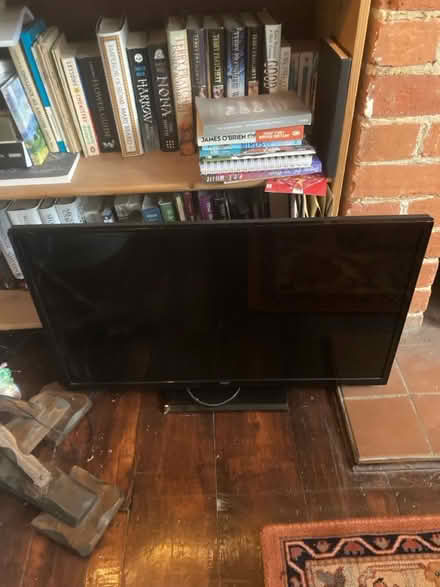 Photo of free 32 inch Tv (RG1) #1