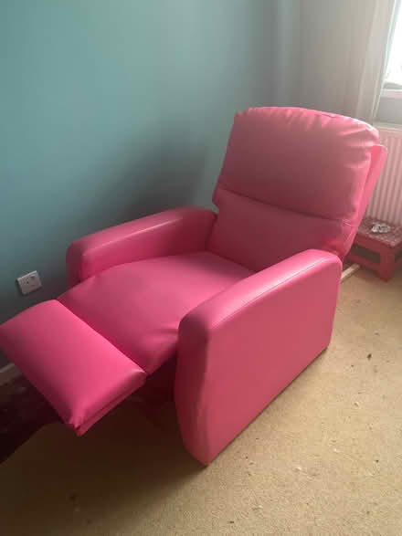 Photo of free Pink recliner (Coup Green PR5) #1