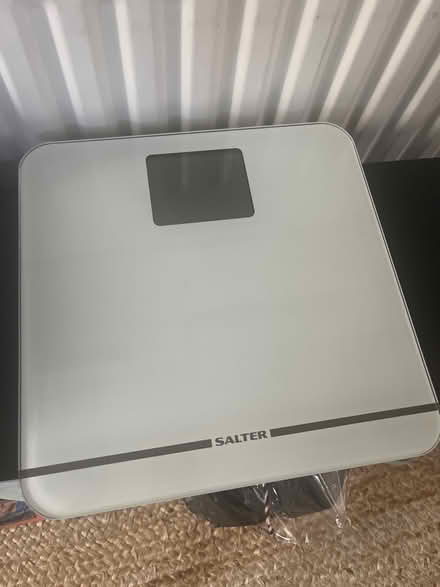 Photo of free Bathroom scales (not working) (Surbiton KT6) #1