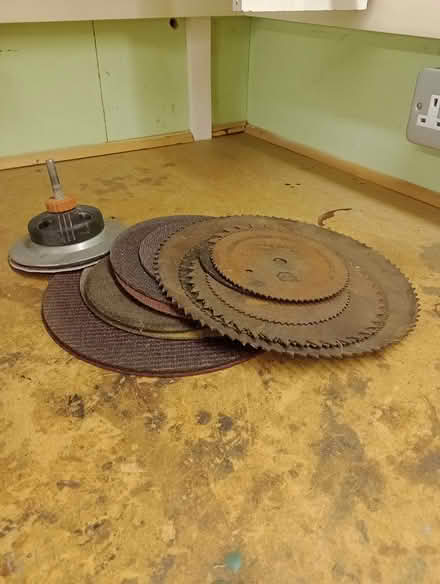 Photo of free Selection of circular saw blades and angle grinder discs (Gunton NR32) #1