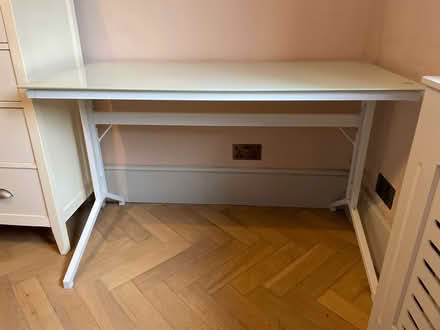 Photo of free White desk 120 cm (Hammersmith) #1