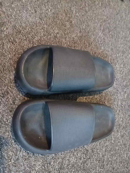 Photo of free Black Sliders (Weeke SO22) #1