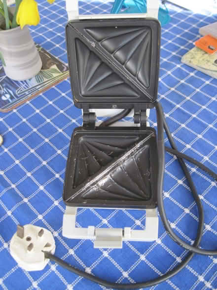 Photo of free Sandwich toaster (Cambuskenneth FK9) #1