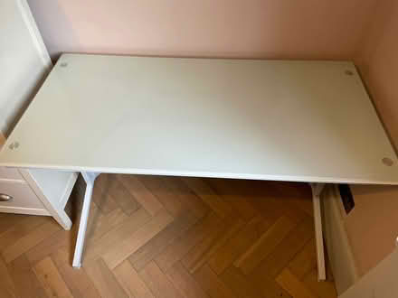 Photo of free White desk 120 cm (Hammersmith) #2