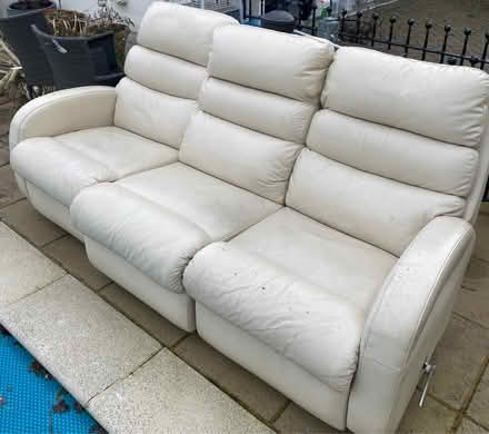 Photo of free 6 seater cream leather sofa (Ig8 Woodford green) #1
