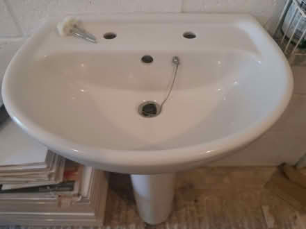 Photo of free Pedestal Wash Basin (Shoreham-by-Sea BN43) #1