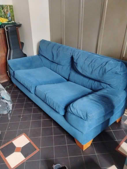 Photo of free Sofa (La13bx) #1