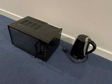 Photo of free Microwave and kettle fully working (Chineham RG24) #1