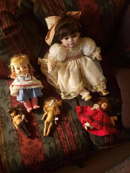 Photo of free 5 dolls (Downtown Bartlett) #1