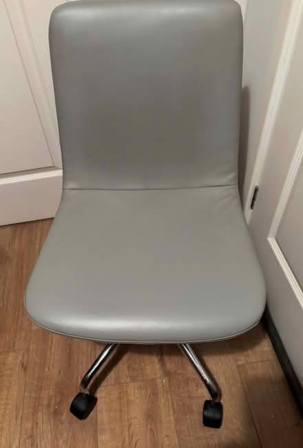 Photo of free Office chair on castors with height-adjustment (Lemsford AL8) #1